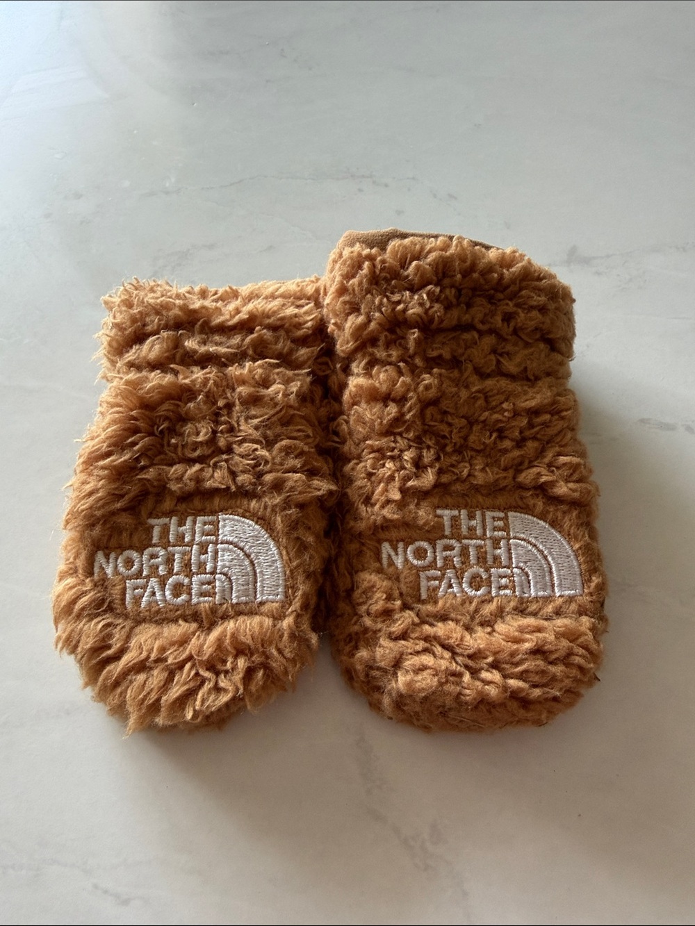 The North Face Kids Sherpa Mittens in Camel Brown